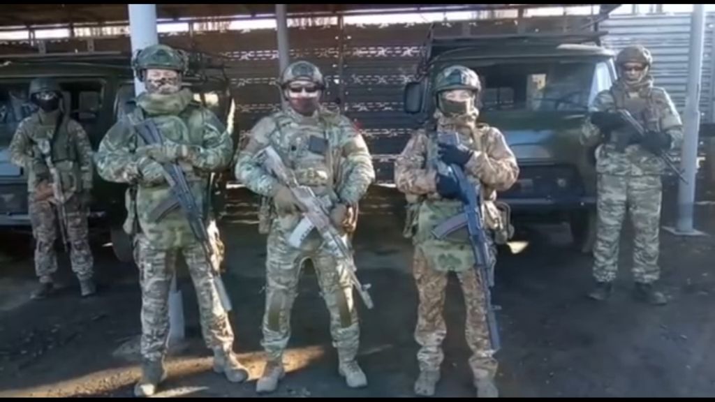 Владимир Ревенко и Максим Гелас передали два автомобиля бойцам специальной военной операции в ЛНР