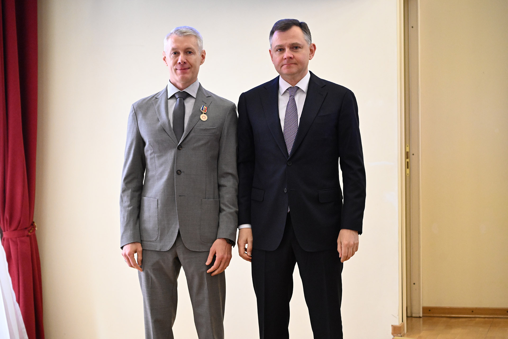 30-е заседание ЗС РО: Губернатор Юрий Слюсарь вручил медали «За доблестный труд на благо Донского края» Сергею Ковалеву и Виктору Халыну