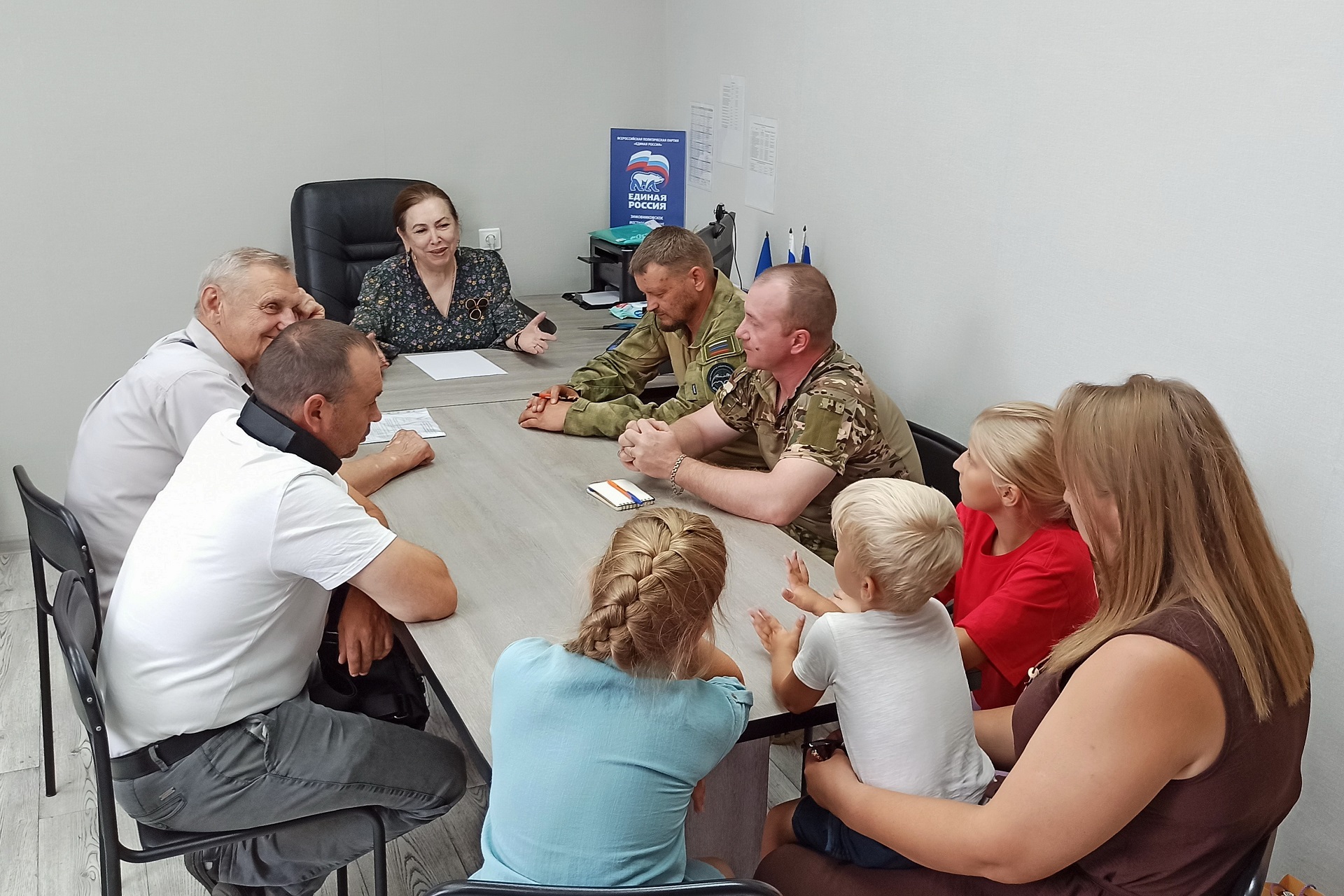 Зинаида Неярохина провела прием граждан в Зимовниковском районе