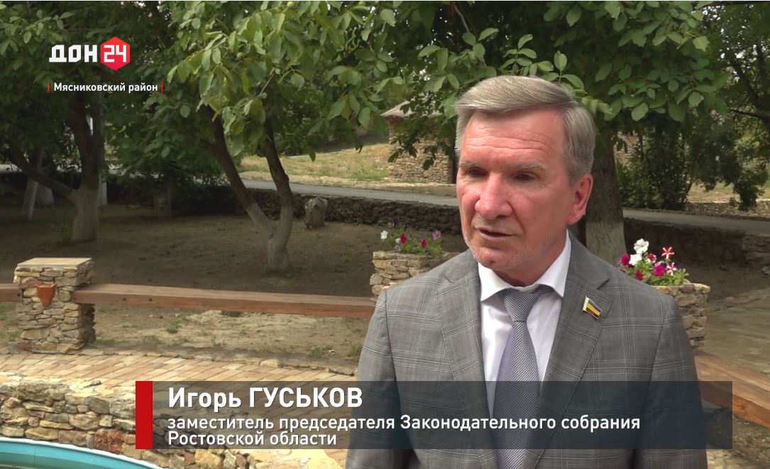 Депутаты донского парламента поздравили сотрудников «Танаиса» с юбилеем музея