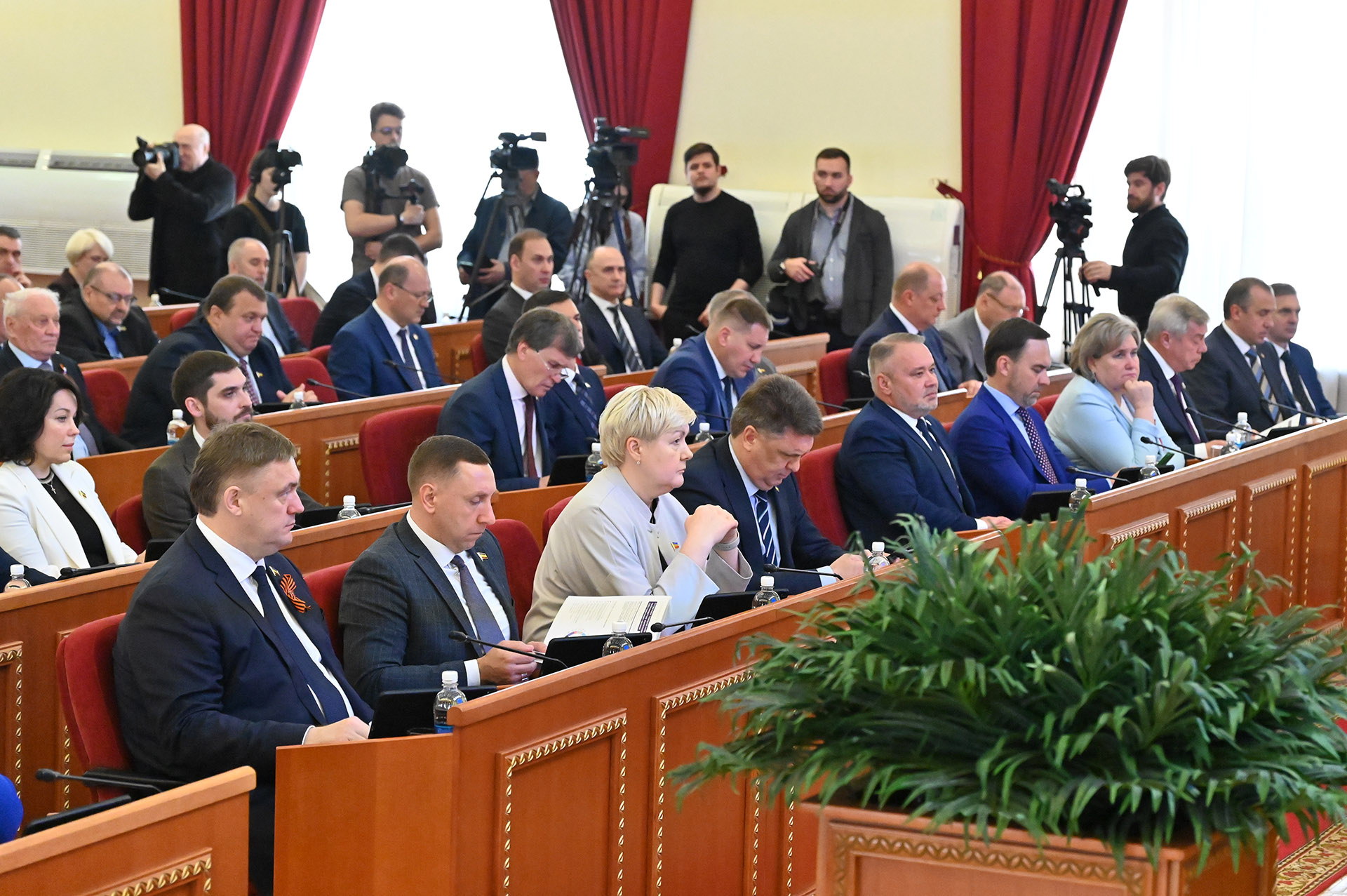 Депутаты донского парламента оказывают помощь учреждениям ЖКХ 