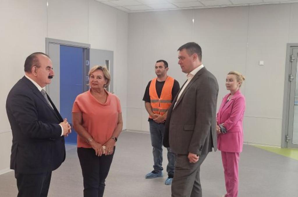 Бесарион Месхи посетил новую школу в микрорайоне «Вертолетное поле»