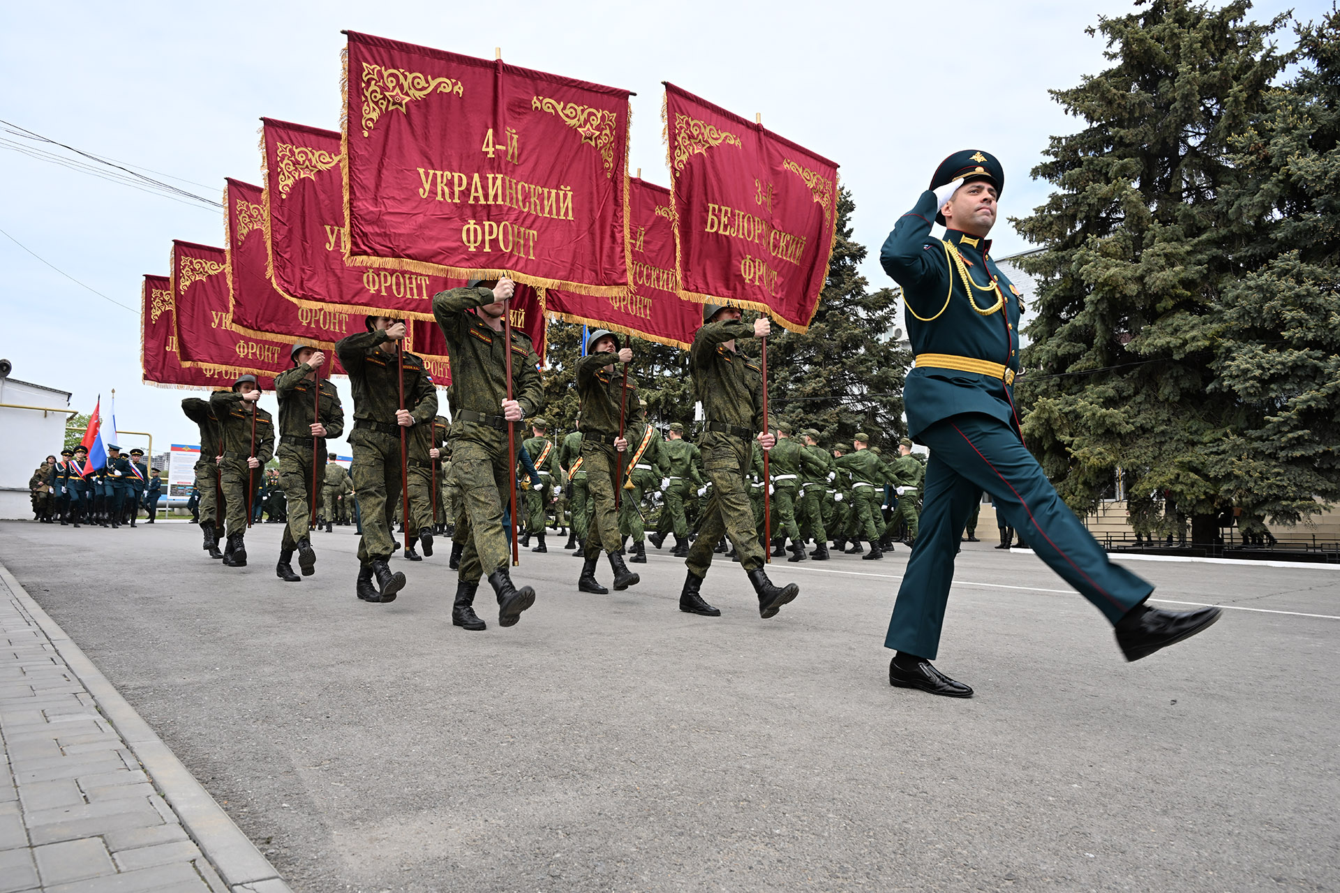 Областной межвузовский военно-патриотический праздник «Поклонимся великим тем годам»