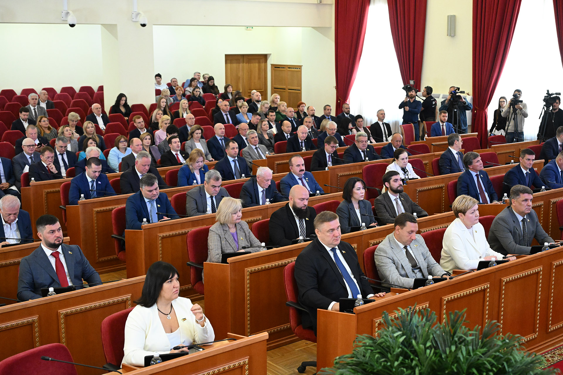 Депутаты донского парламента оказывают поддержку образовательным организациям 