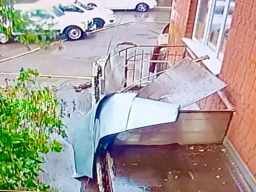 Магомед Дарсигов оказал помощь в восстановлении кровли пострадавшего от урагана отделения детской поликлиники 