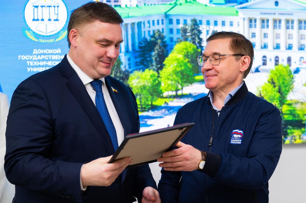 Игорь Бураков получил благодарность за активную работу в проекте «Выбирай свое»