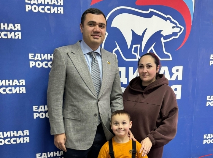 Депутат Раджив Мирзалиев исполнил детские мечты с «Елки желаний»