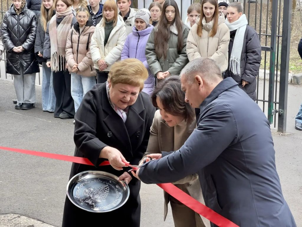 Депутаты донского парламента помогли отремонтировать тир в новочеркасском лицее